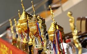 邮报：曼联正与纽卡争夺谢什科，为遵守PSR愿低价出售霍伊伦